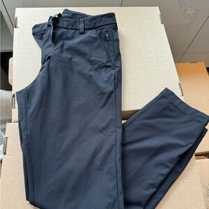 Lululemon black abc pants 

ABC Slim-Fit Pant 
*Warpstreme
Colour Black
Size 30